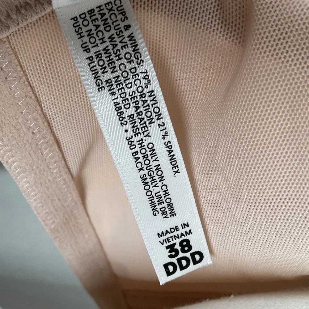 Torrid 38DDD Makeup Plunge Lightly Lined Everyday‎ Bra NWT